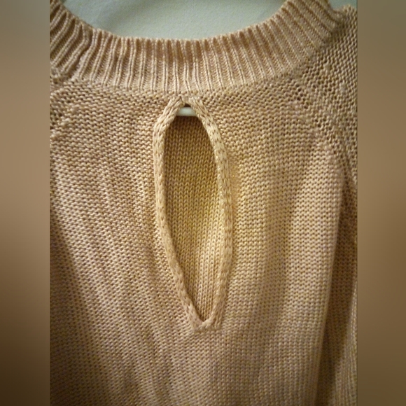 Forever 21 Women's Sweater, Key Whole Back, Size (M) Medium Color Pink - Picture 3 of 4